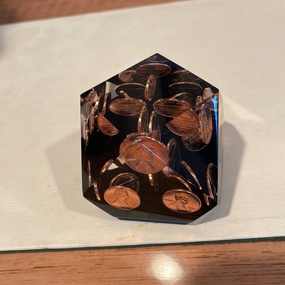 EUC: 21 Uncirculated 1986D Pennies in a Nine Faced Acrylic Polyhedron - Picture 2 of 5